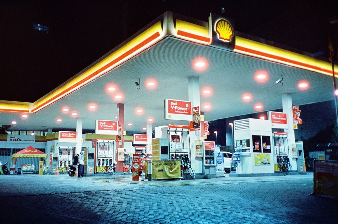 Shell Gas Station at Night on Cinestill 800T. Shot with Olympus Mju II, Cinestill 800T film